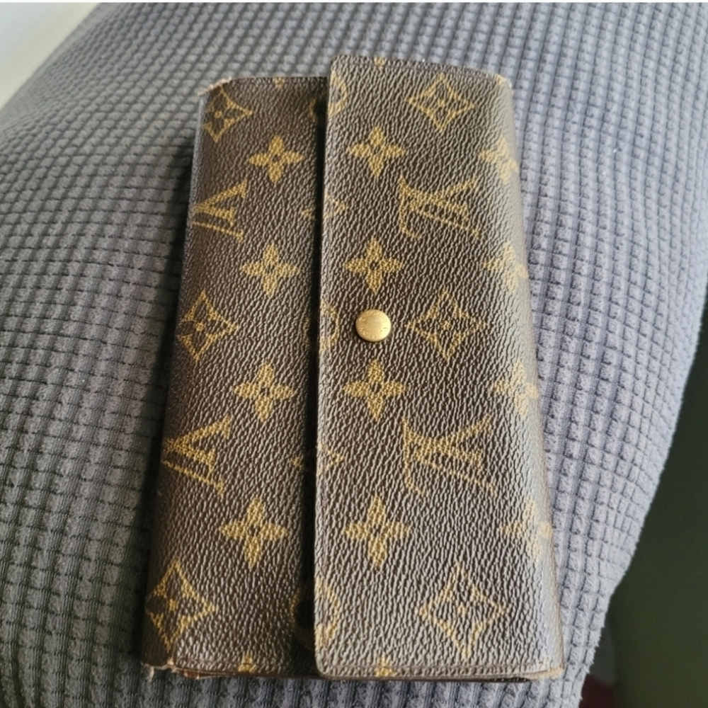 Louis Vuitton Monogram Holder in Brown and Gold - Picture 1 of 10